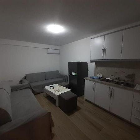 Lovely 1-Bedroom Apartment In Saranda Kültér fotó