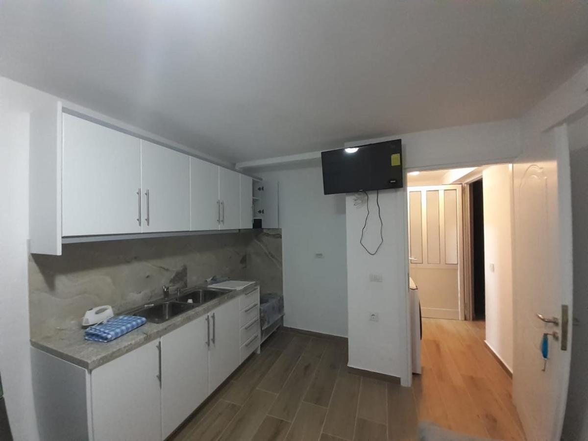 Lovely 1-Bedroom Apartment In Saranda Kültér fotó